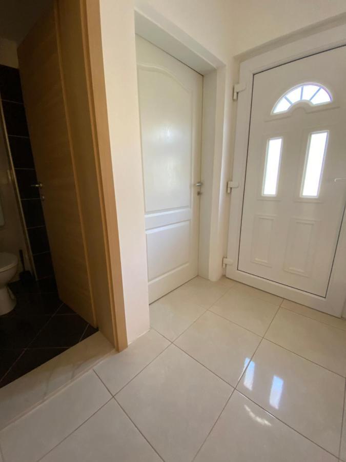 Apartman Mila Apartment คาชเตลา ภายนอก รูปภาพ
